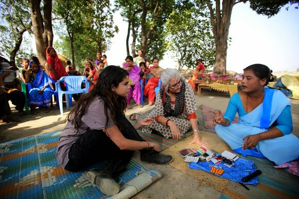 selena-gomez-with-local-womens-nepal