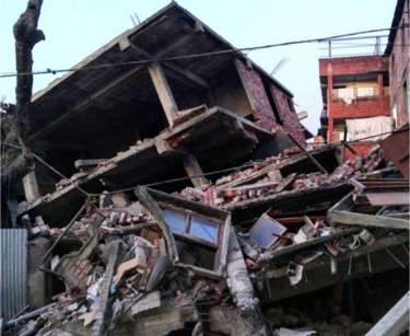 A house in Manipur, India gets rocked badly by Earthuake