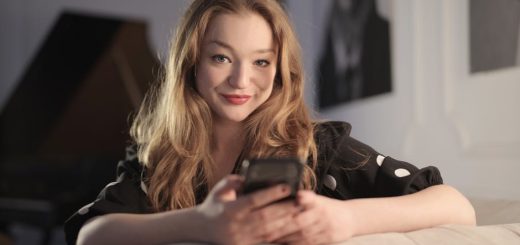 The Art of E-Commerce: Your Guide to Selling Your Makeup Online